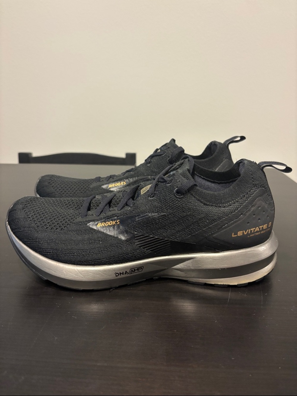 Brooks Levitate 3 Limited Edition Running Shoe - Black & Gold - Size 8.5 - Picture 2 of 6